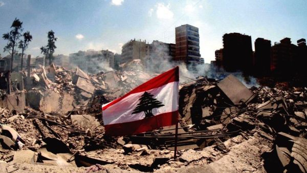 علم لبنان رغم الحرب