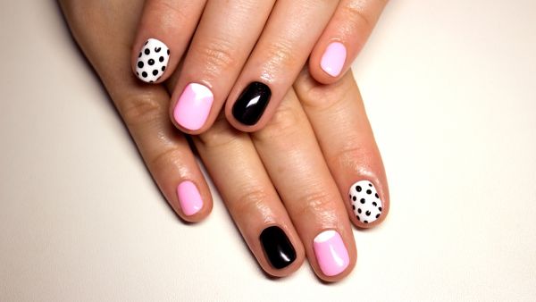 موضة أظافر البولكا دوت… ترند 2026 الأكثر أناقة ومرحًا