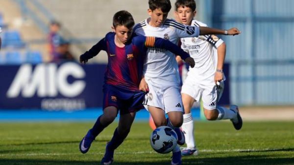 كلاسيكو الصغار: برشلونة يتفوق على ريال مدريد ويتوج بالبطولة