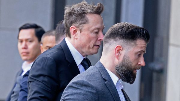 Musk leveraged SpaceX loans to support Tesla, SolarCity