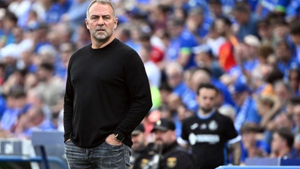 برشلونة يراقب 8 صفقات محتملة