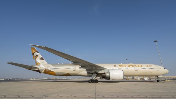 الاتحاد للطيران تُطلق رحلاتها إلى دكا لتعزيز روابط التجارة والشحن بين الإمارات وبنغلادش