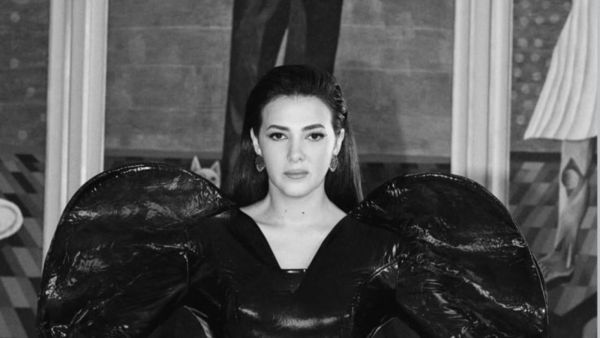 دنيا سمير غانم تطلب الدعاء لهاني شاكر