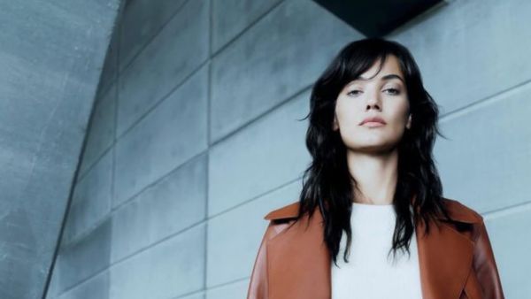 بينار دينيز تكشف أسرارًا صادمة عن تجربتها مع الأمومة