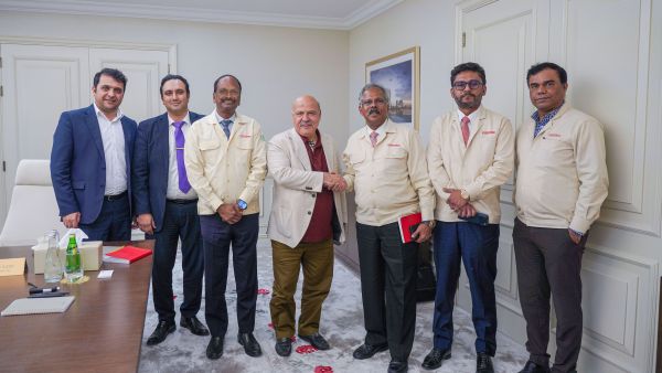 "عزيزي" تمنح "Eversendai Corporation Berhad" عقداً بقيمة 1.1 مليار درهم لتنفيذ الهيكل الفولاذي لبرج عزيزي