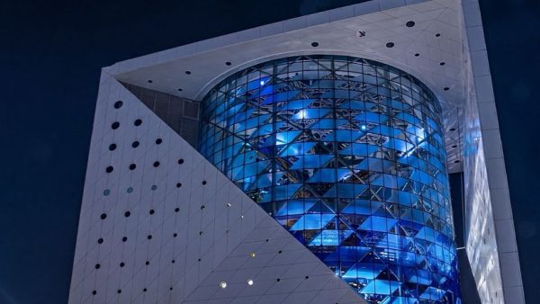 ذا جرين بلانيت دبي تضيء باللون الأزرق دعماً لمؤسسة "تحقيق أمنية" في الإمارات بمناسبة اليوم العالمي للأمنيات