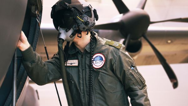  عملية جريئة داخل إيران لاستعادة الطيار المفقود