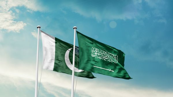 السعودية تمدد وديعة لباكستان وتعلن دعمًا ماليًا إضافيًا بقيمة 3 مليارات دولار