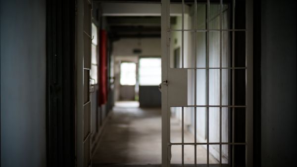  احتجاز أسرة مصرية في أميركا على خلفية استخدام قنابل حارقة