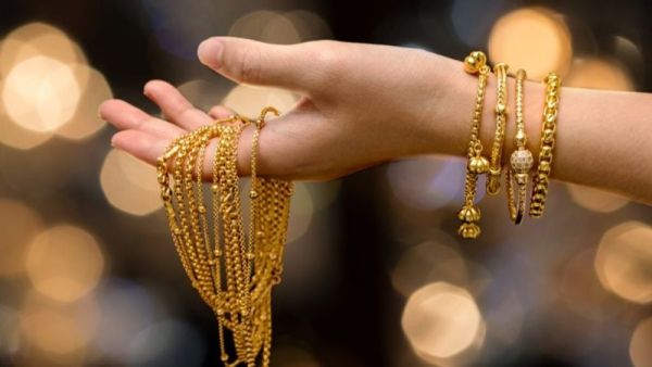 تفسير حلم لبس اسوارة ذهب في اليد اليمنى للعزباء