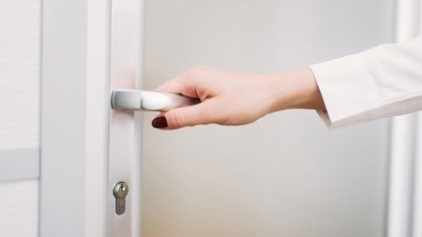حلم فتح الباب بدون مفتاح