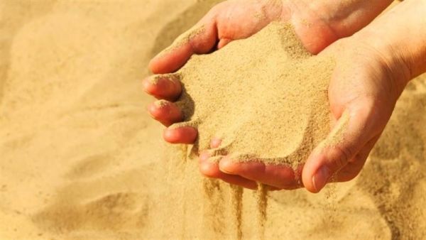 رؤية الرمل في المنام