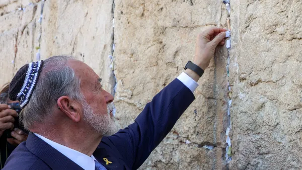 US envoy Huckabee urges Gulf states to choose between Israel and Iran 
