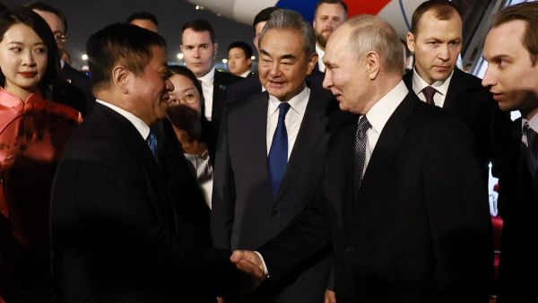 Putin arrives in Beijing