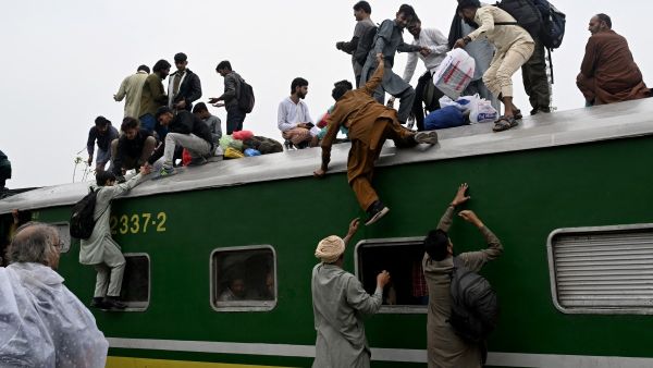 Suicide bombing hits train in Pakistan’s Quetta, killing dozens