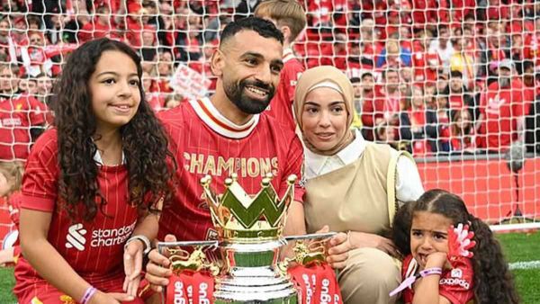 محمد صلاح وزوجته