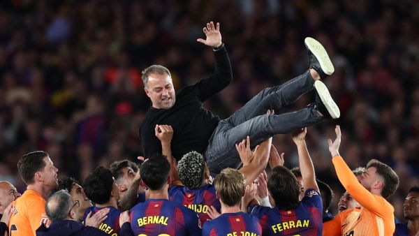 برشلونة يحسم اتفاقه مع هانز فليك لتجديد العقد حتى 2028
