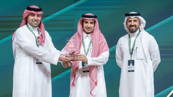 "عِلم" تحصد جائزة الثقافة المؤسسية ضمن منتدى شركاء صندوق الاستثمارات العامة 2026
