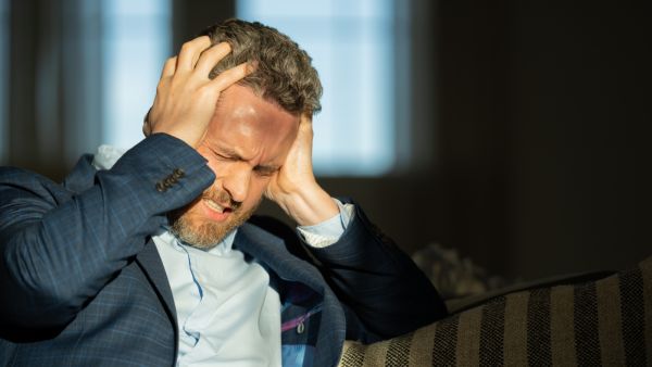 كيف يمكن التخفيف من الصداع في مؤخرة الرأس؟