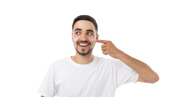 بعد الحلاقة...إليك أفضل الطرق لحماية البشرة من التهيج