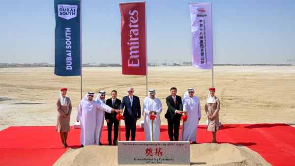 طيران الإمارات تضع حجر الأساس لمنشأة هندسية فائقة الحداثة في دبي الجنوب باستثمار قيمته 5.1 مليار دولار