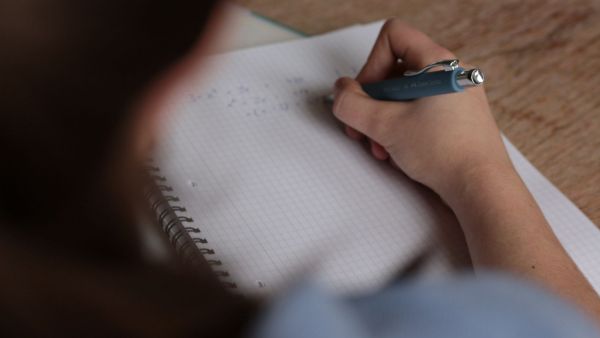 تفسير حلم الاختبار في المنام للعزباء
