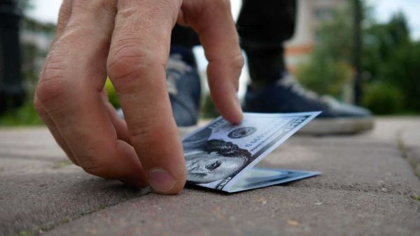تفسير حلم العثور على المال تحت التراب