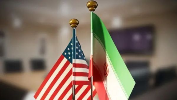 علم الولايات المتحدة الامريكية وايران 