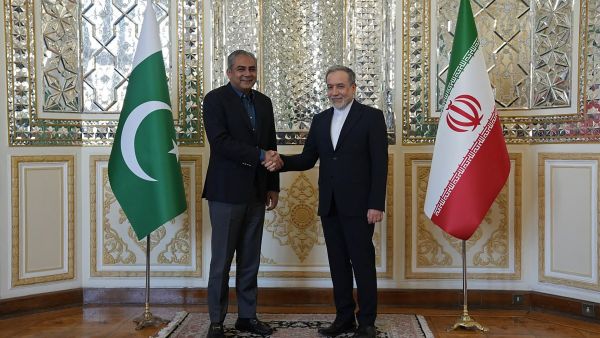 Pakistan envoy heads to Iran to rescue US-Iran deal after Switzerland talks are delayed