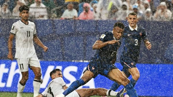 الطقس الصعب سيطر على مباراة فرنسا والعراق