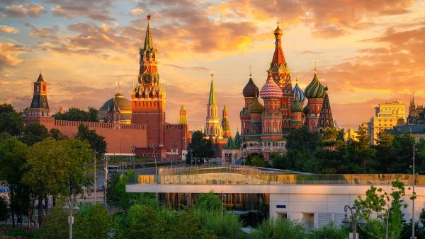 منظر عام للعاصمة موسكو وسط أجواء ملبدة بعد تقارير عن حريق في منشأة نفطية وظهور ظاهرة المطر الأسود
