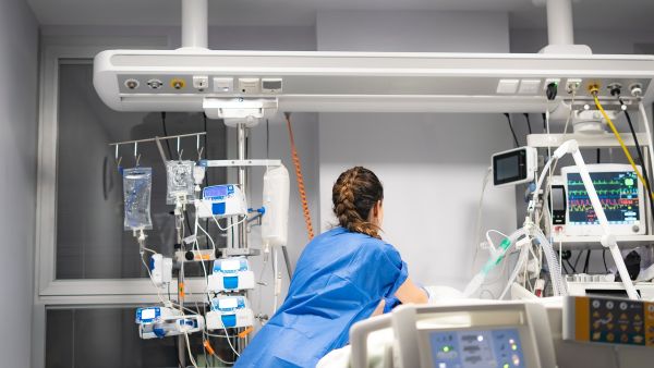 عملية دقيقة باستخدام المنظار دون جراحة
