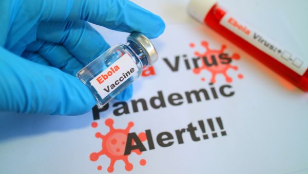 فيروس إيبولا.. الأعراض وطرق انتقال العدوى والعلاج والوقاية