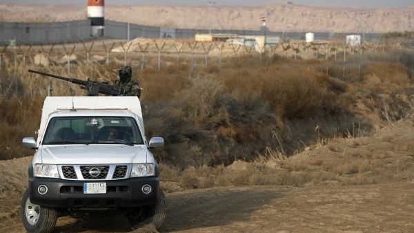 Syria foils major weapons smuggling operation to Hezbollah on Syrian-Iraqi border 