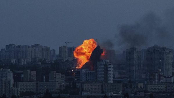 روسيا تقصف كييف بصواريخ باليستية