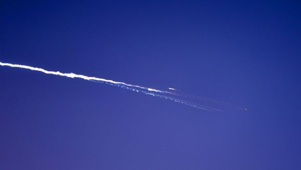 تصاعد التوتر بين إسرائيل وإيران وسط تحذيرات من مواجهة عسكرية محتملة.