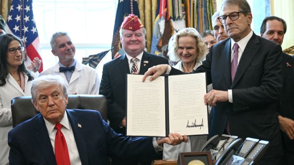 Trump unveils white house files on US election manipulation