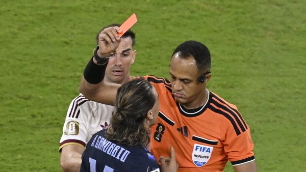 حكم مباراة إنجلترا والأرجنتين اليوم في كأس العالم 2026