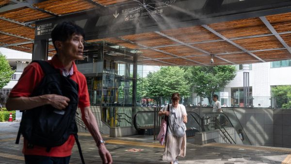 Cooling mist sprayers in Japan