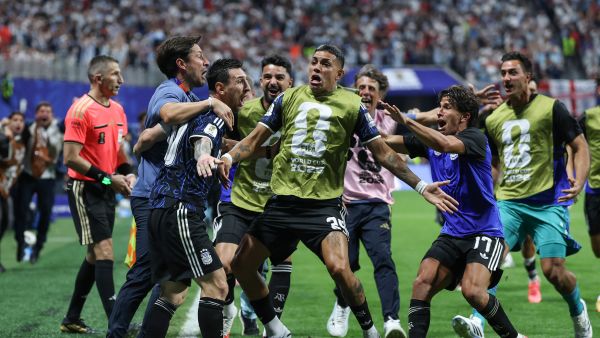 فرحة منتخب الأرجنتين بالفوز على إنجلترا في نصف نهائي كأس العالم 2026