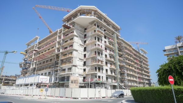 عزيزي للتطوير العقاري تُنجز 79% من أعمال تشييد مشروع "ريڤ" في ريفييرا