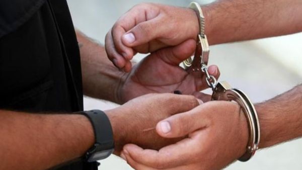 الأمن الداخلي في درعا يعلن توقيف متزعم عصابة متهم بجرائم قتل وسلب والاتجار بالمخدرات.