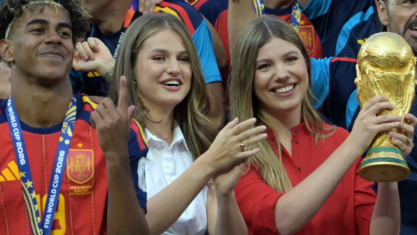 الأميرتان ليونور وصوفيا تخطفان الأضواء في ليلة تتويج إسبانيا  بكأس العالم
