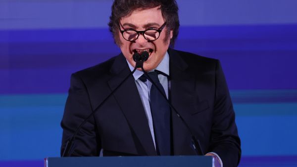 سارق مدان وحقير أصلع..