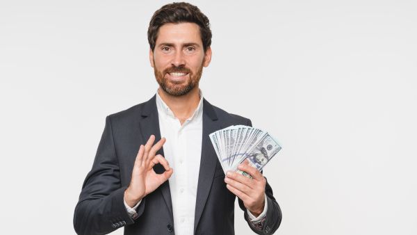 7 قواعد مالية يجب أن يتبعها كل رجل لإدارة راتبه بنجاح