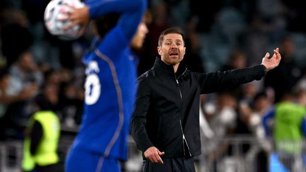 تشيلسي يتعاقد مع لاعب رايو فايكانو بيب تشافاريا