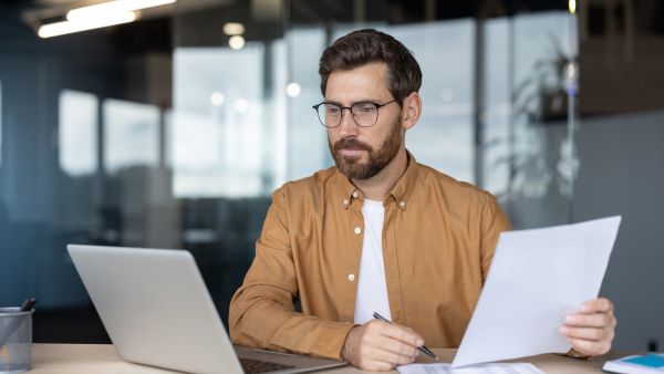 أعداد متزايدة من الباحثين عن عمل تتخلى مؤقتاً عن الوظائف وسط منافسة وضغوط نفسية متفاقمة