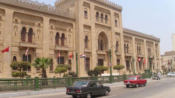 خصّصت غرفة المعيشة لمشاهدة الأفلام السينمائية حيث تجتمع بأصدقائها