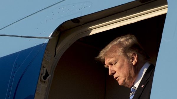 U.S. President Donald Trump arrives at Palm Beach International Airport in West Palm Beach, Florida, on Feb. 16, 2018. 
(JIM WATSON / AFP)