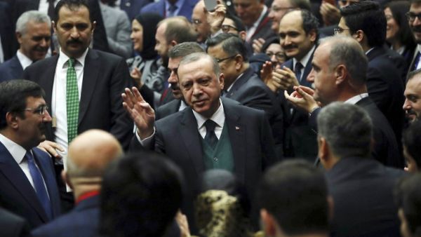 Turkish President Recep Tayyip Erdogan (C) greets the crowd during Turkey's ruling Justice and Development (AK) Party’s provincial chairmen meeting at the party headquarters in Ankara on Mar. 30, 2018. 
(ADEM ALTAN / AFP)
